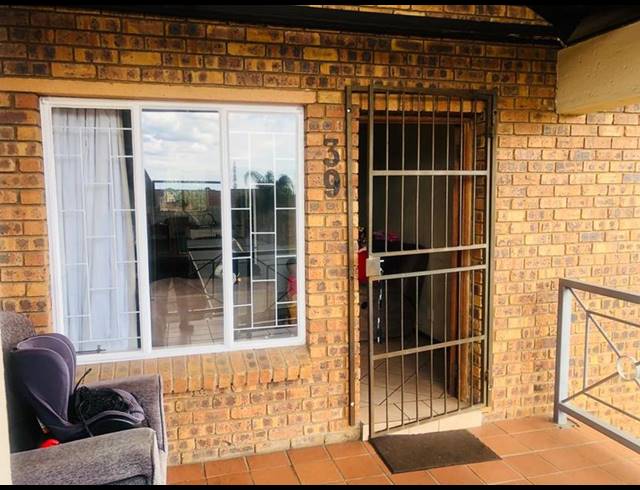 2 BEDROOM APARTMENT FOR SALE IN HIGHVELD